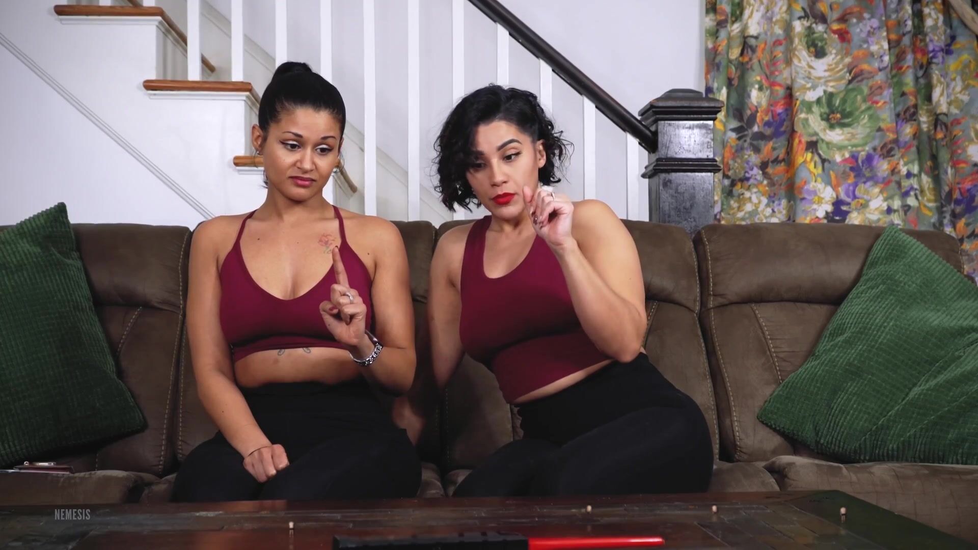 Giantess Sahyre roommates