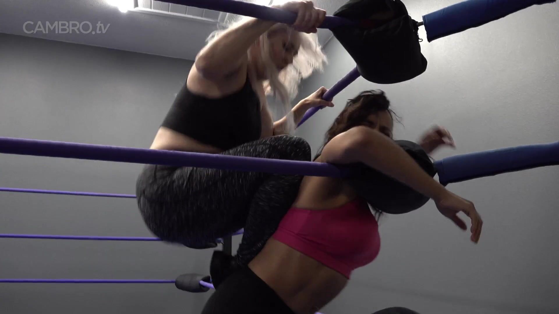 Leila Grey vs Heather Monroe