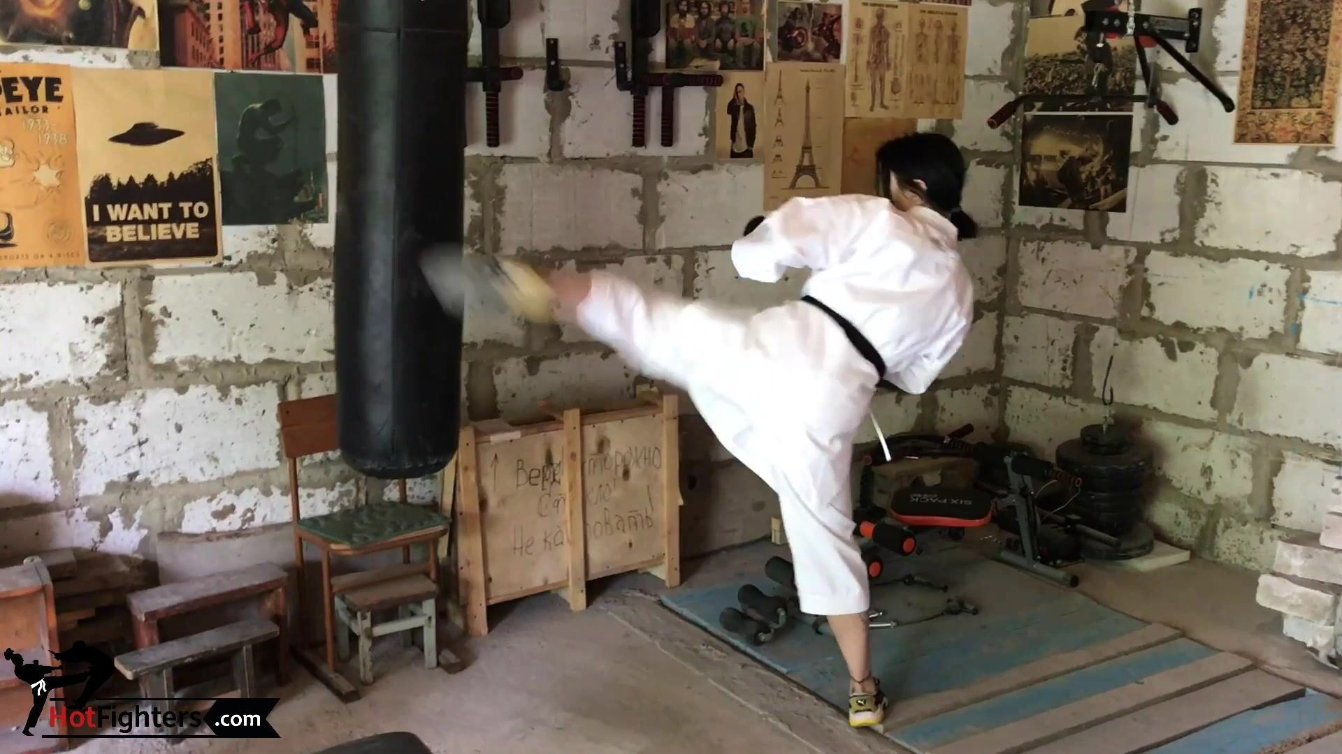 hotfighters Katya garage fight