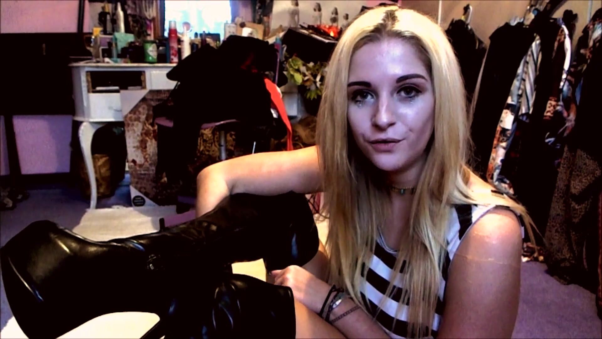 Kiiiiitttttty - Jerking You With My Boots CEI