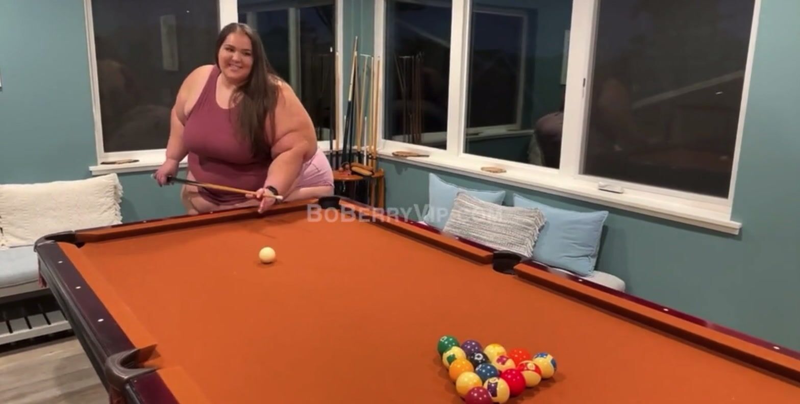 Boberry playing sexy pool