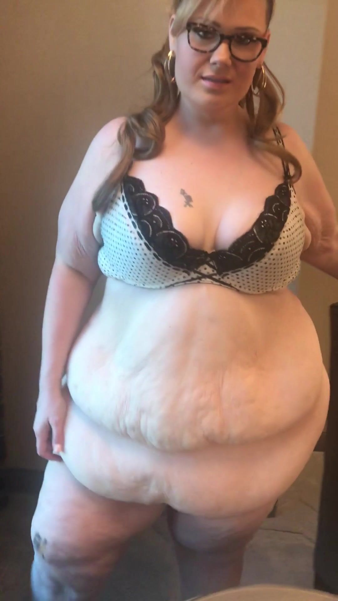 DestinyBBW Belly Show Off
