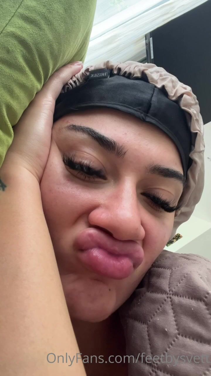 FeetByVette - Big Lips