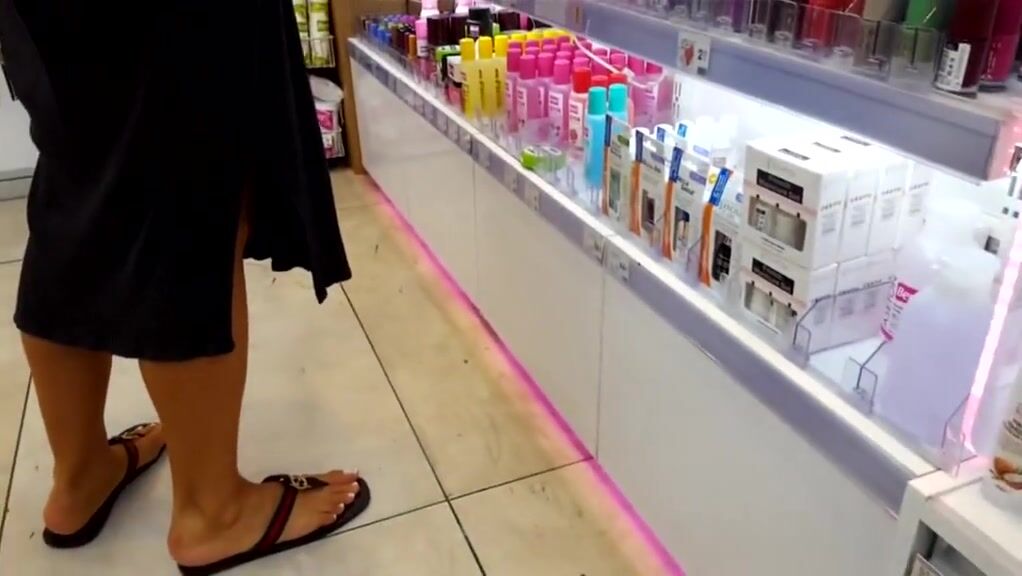 big feet milf voyeur