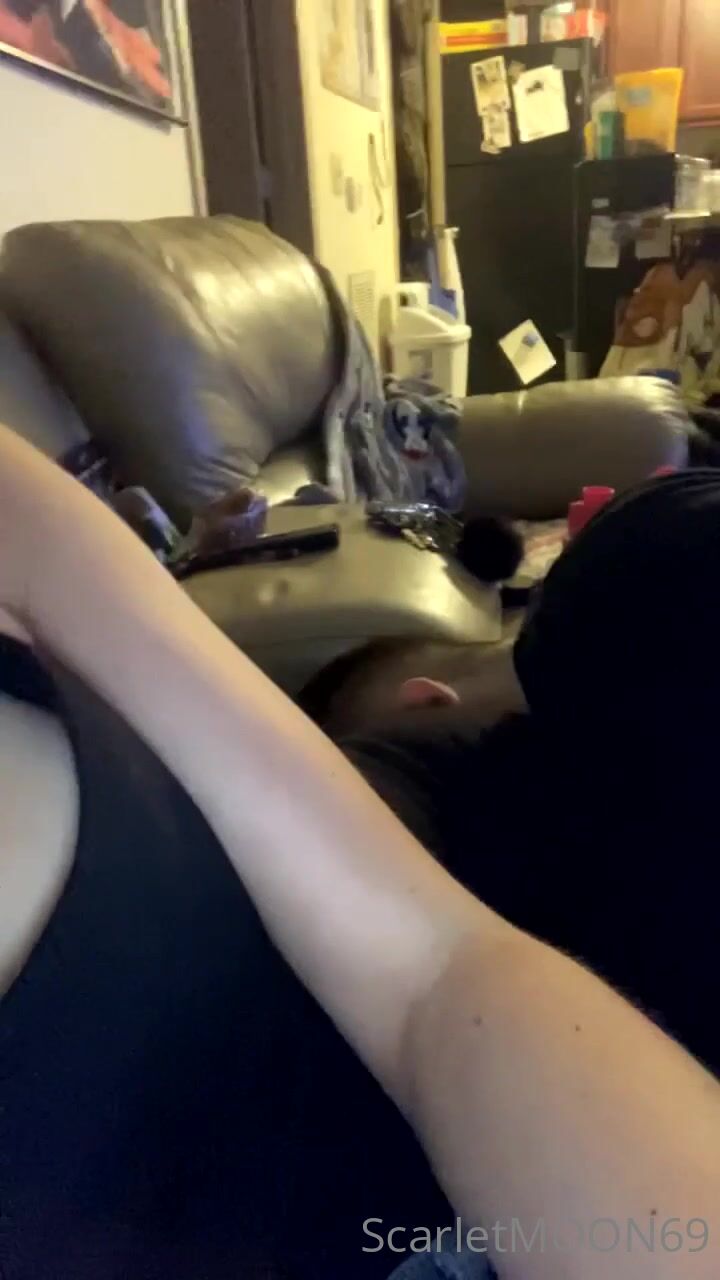 Scarlet moon face fart short