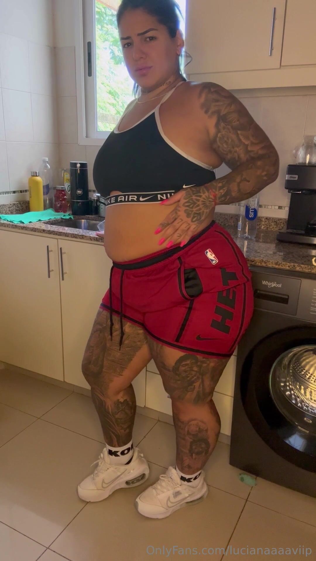 Lucianna - Farting - Some came out wet