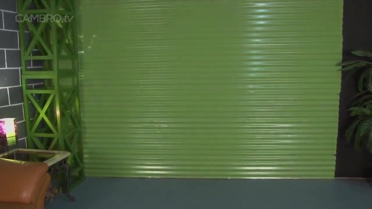 Really tall amazon dominating petite woman