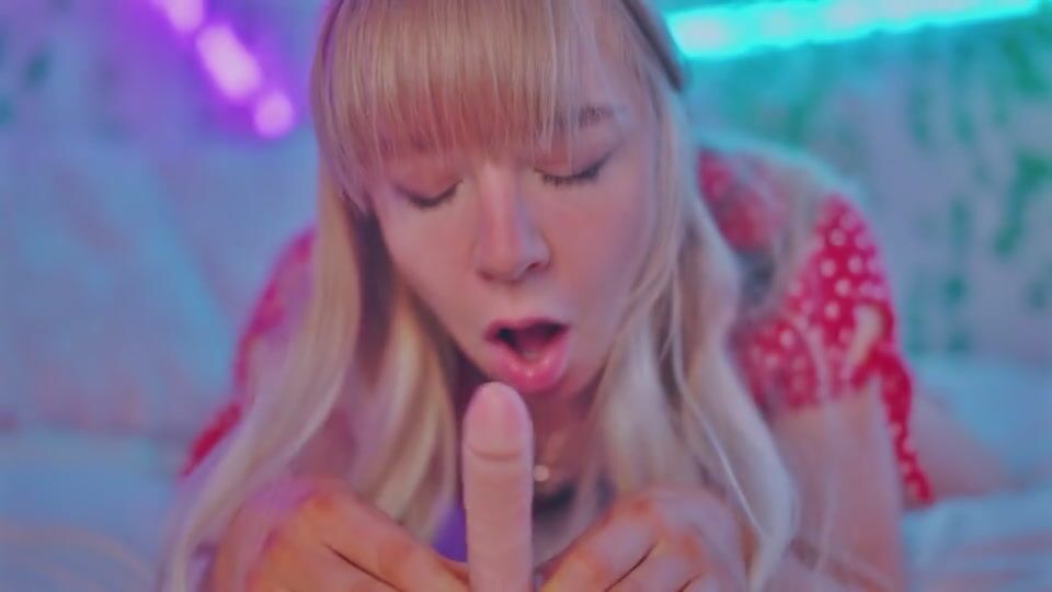 Jolie Lyon - your first time with a woman from the park