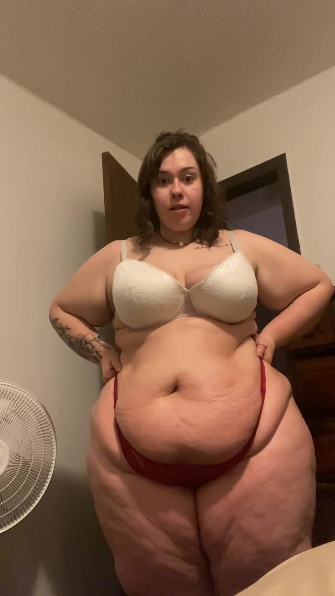 BBW Showing off and talking