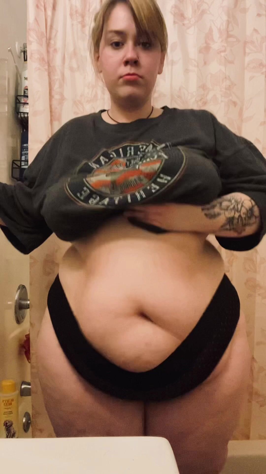 BBW jiggling bathroom