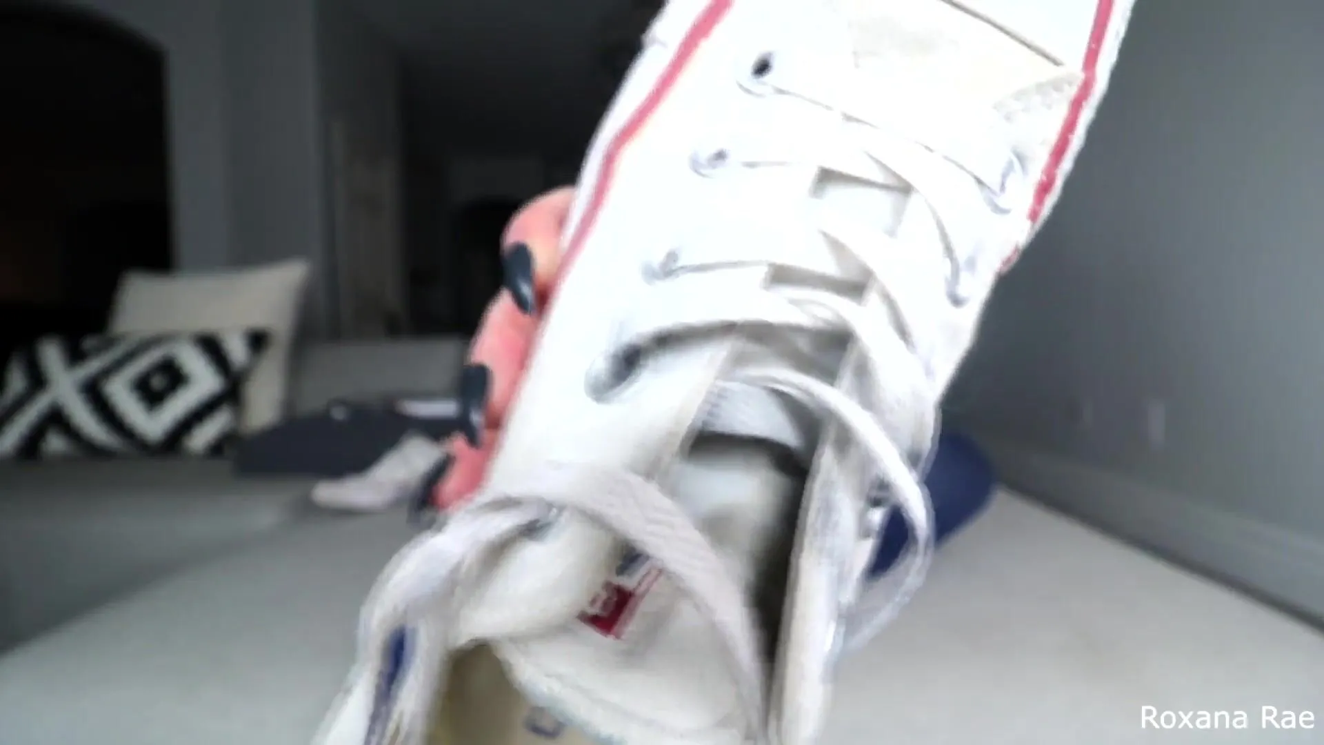 Roxana Rae - Cum to Converse xxx video