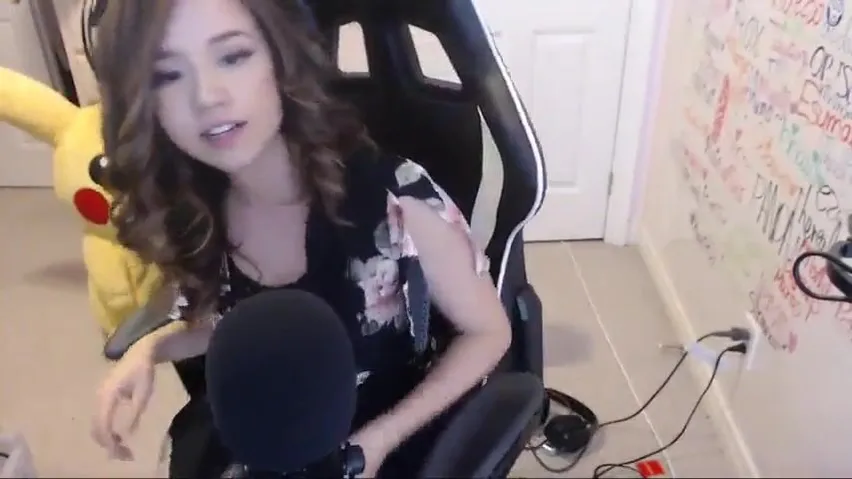 Pokimane – Up skirt slip on stream – Twitch thot