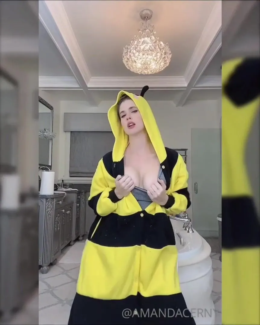 Amanda Cerny Onlyfans Nipple Slip Stripping XXX Videos Leaked