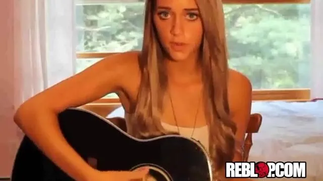 Lia Marie Johnson Sex Tape & Nudes Leaked!
