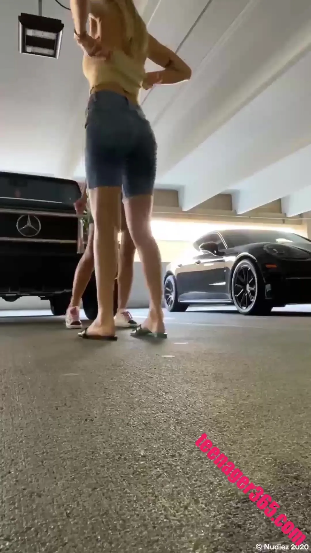 heidi grey & violet summers ass plug & clit play in public parking ?
