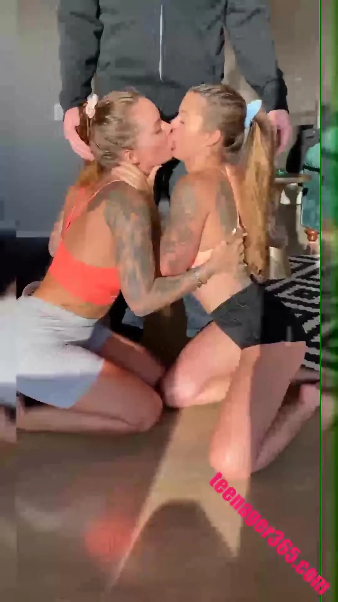 viking barbie & dakota james suck off the the delivery guy, deep throating!! 2020/06/01