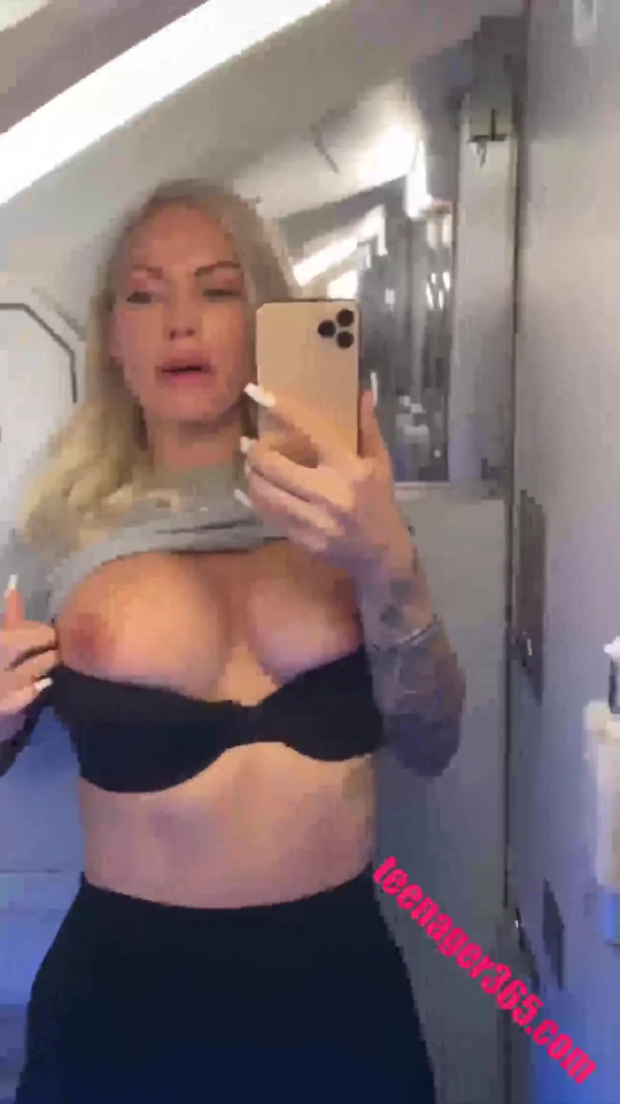 viking barbie squeezing my fat tits & masterbating in the plane 2020/10/08