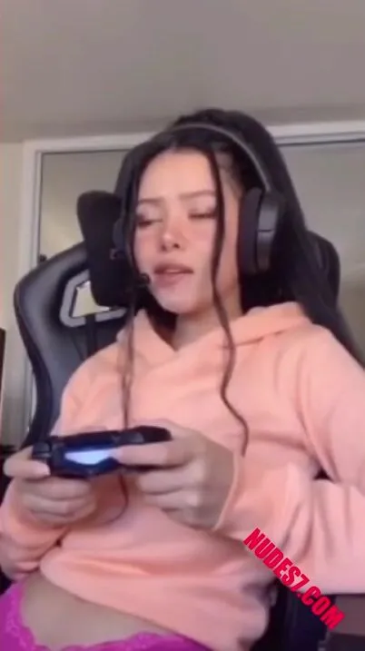 bella poarch, adorable, deleted tiktok, she delete this found this video on youtube, want your bed next to mine xxx