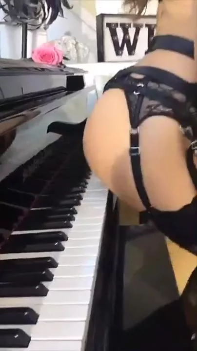 Riley Reid porn scene squirt snapchat free
