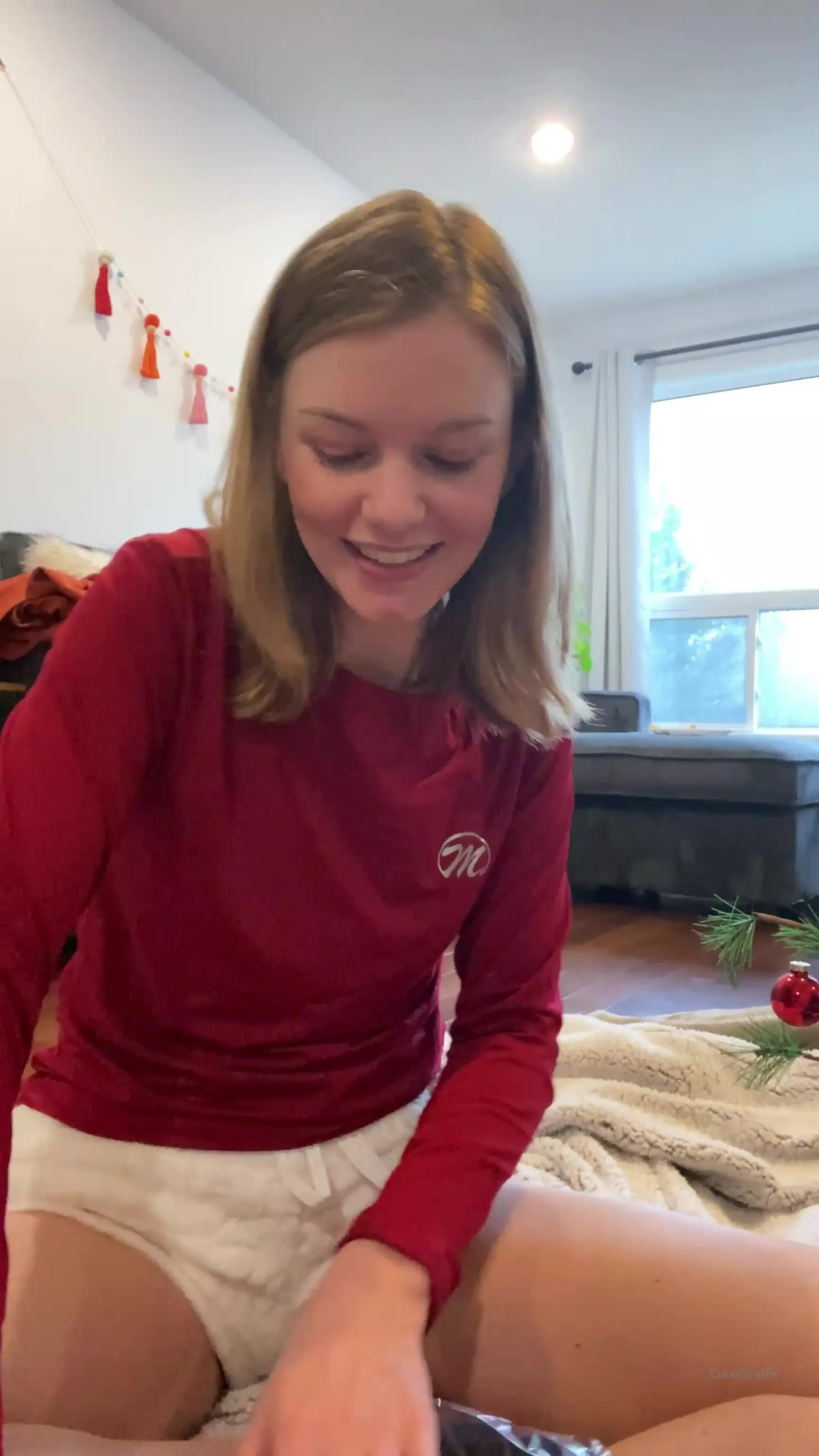 cutegiraffe 24 12 2020 1512841992 opening up presents onlyfans xxx porn videos