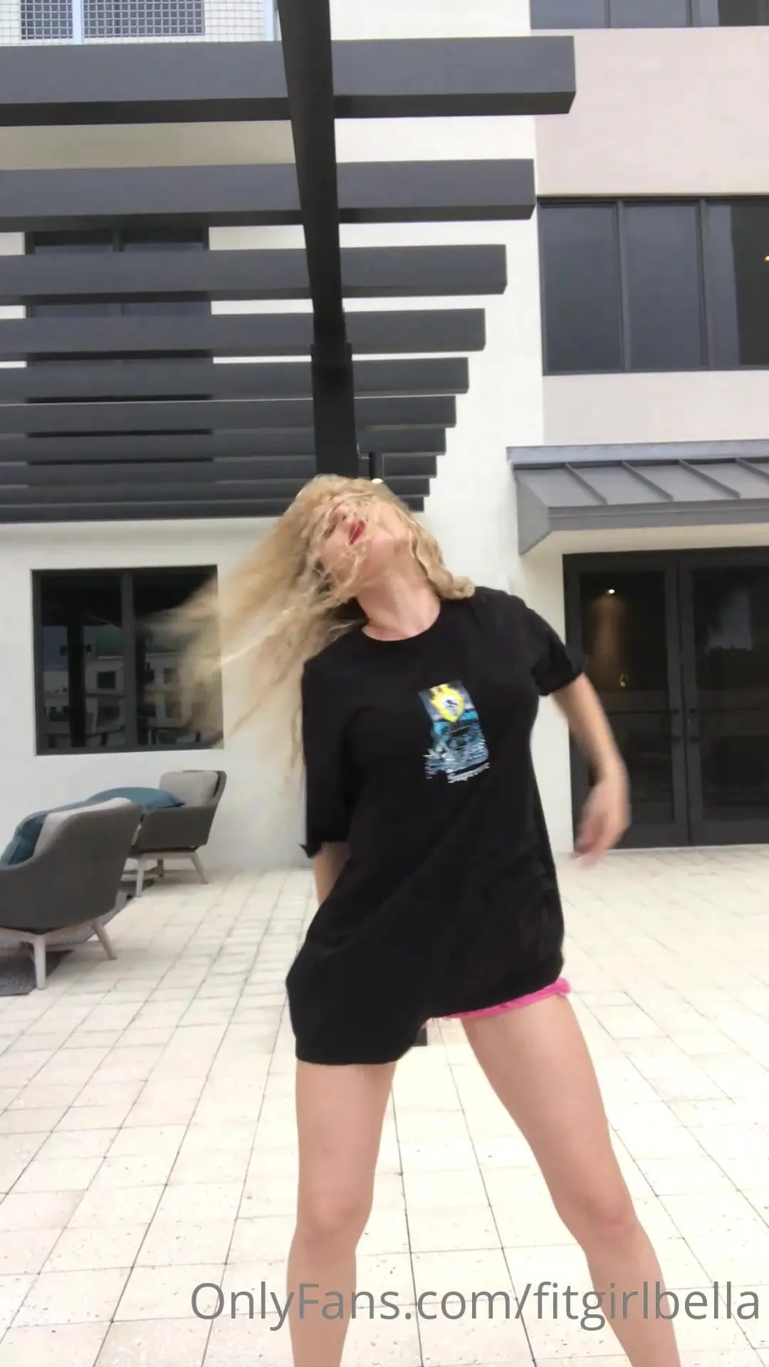 fitgirlbella 13 10 2020 1070192628 hey you it s bella did you know i was a professional dancer onlyfans xxx porn videos