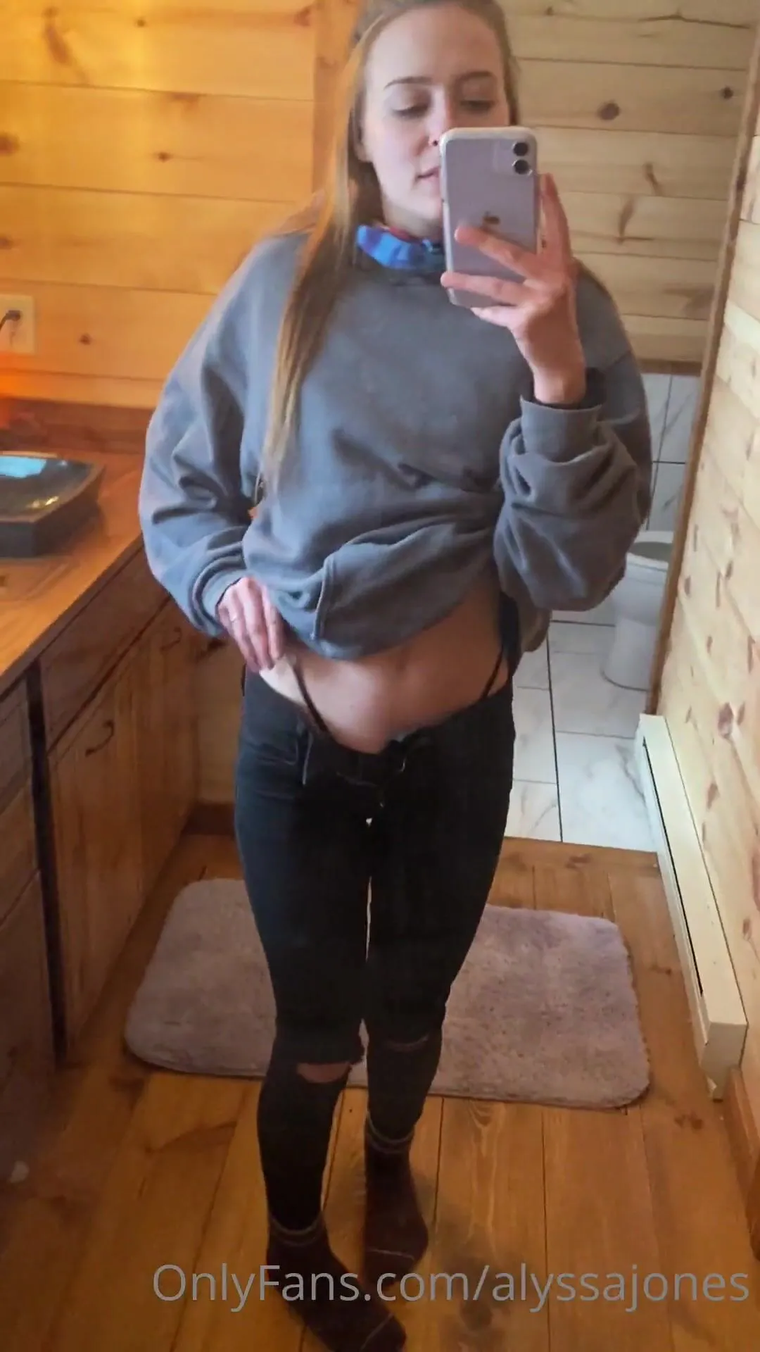 alyssajones 23 12 2020 1504856092 it s almost christmas i promise i ve been a good girl onlyfans xxx porn videos