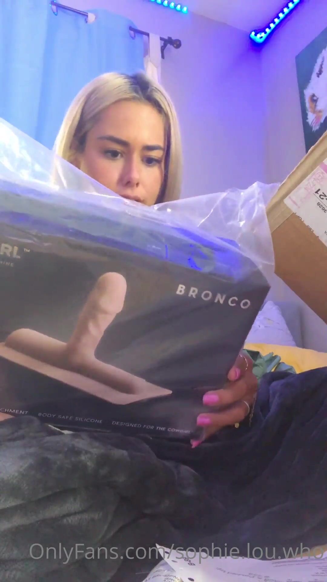 Sophie Lou Who 20210409 2078661733 TOPLESS Adam and Eve Unboxing i m going  to put pictures of