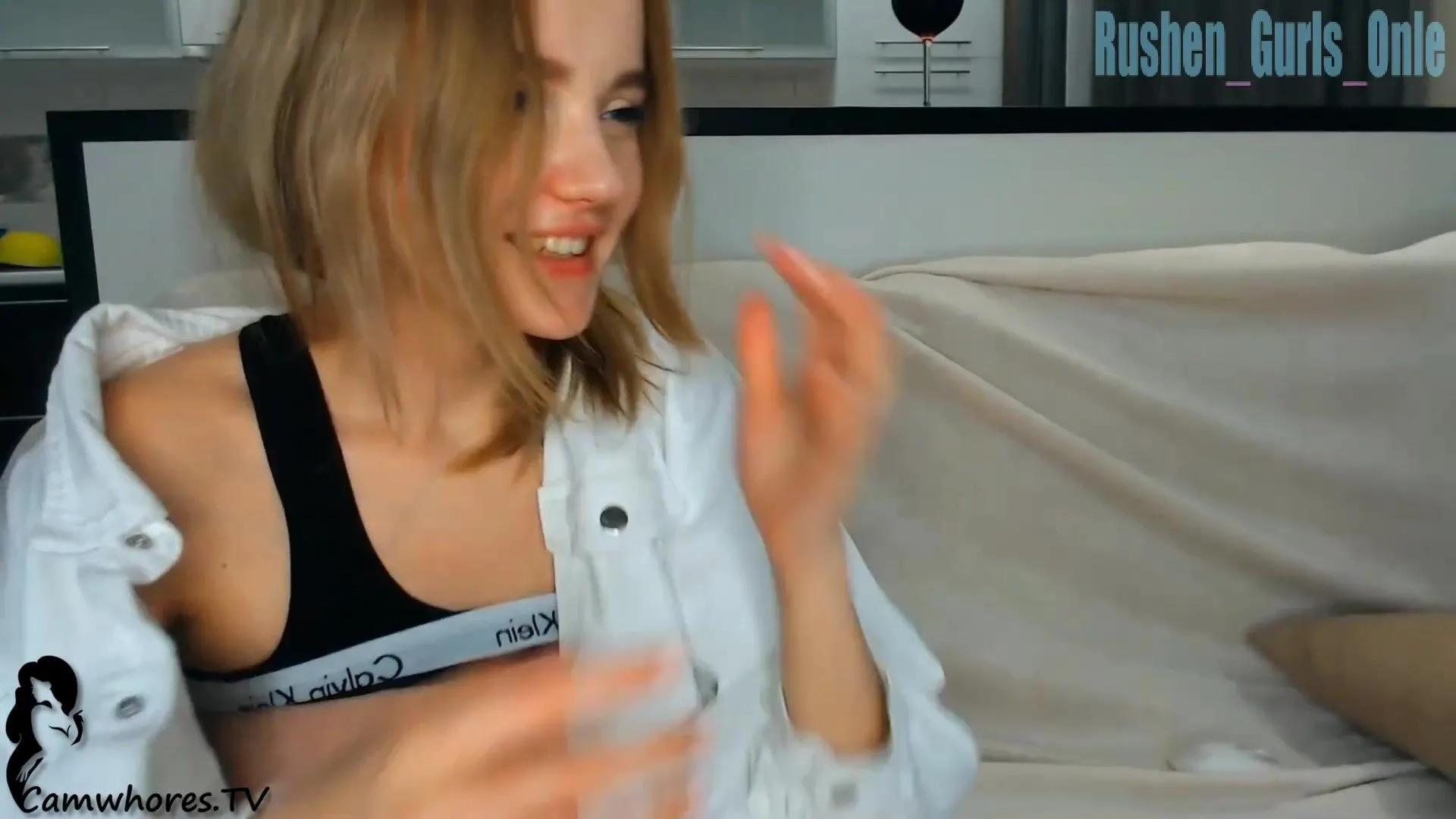 Sonjashy Shoving all 4 Fingers in her Granny  Pussy camwhores cam porn videos