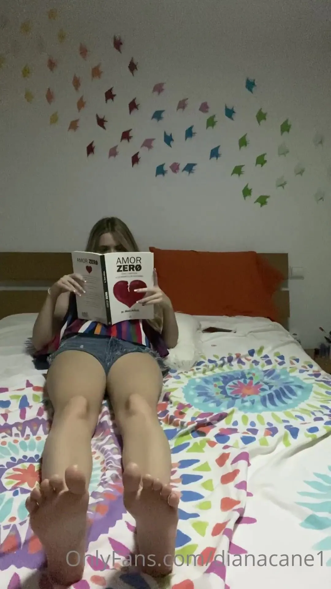dianacane1 new video 5 minutes ignoring you reading my favor