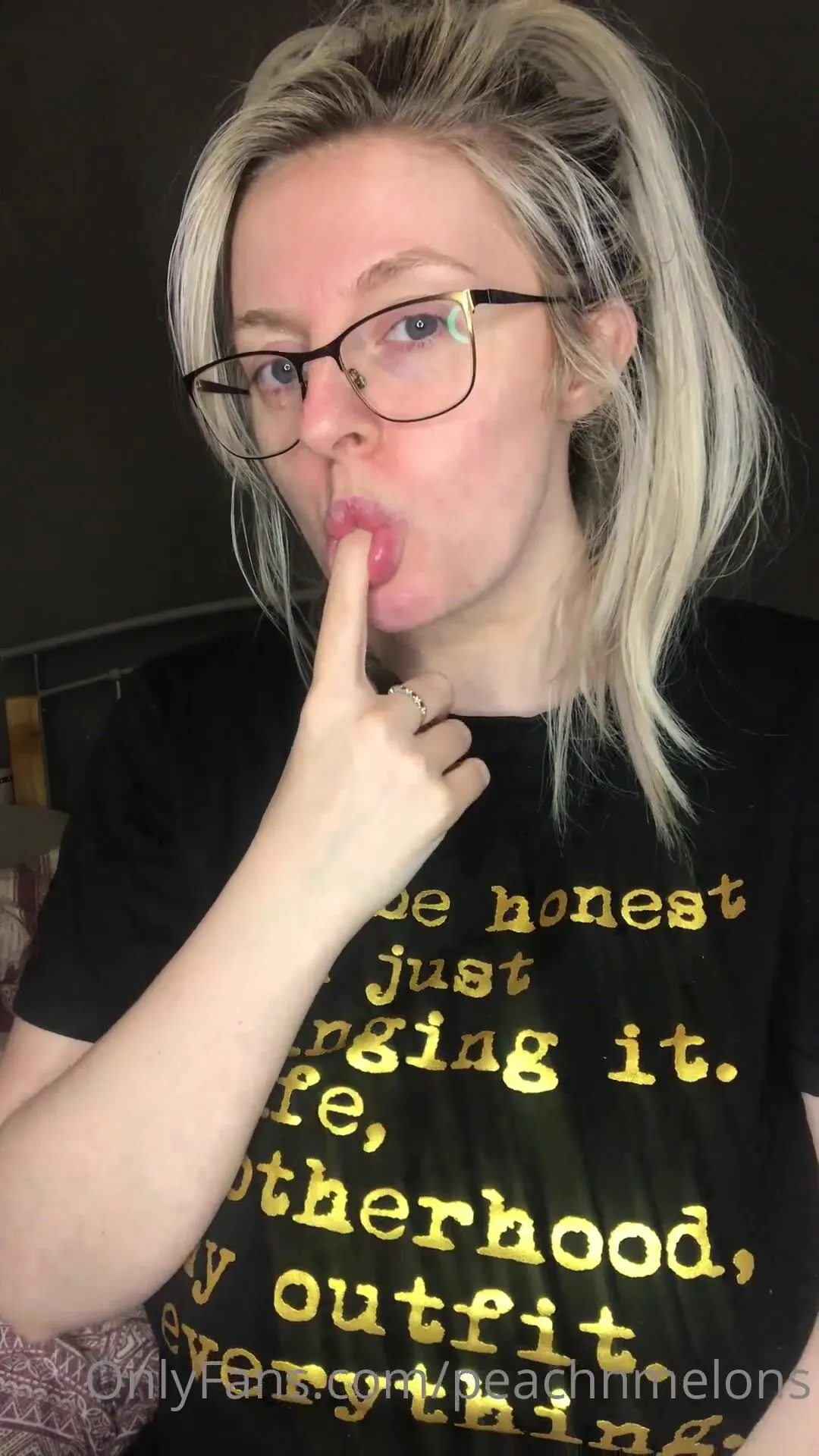 peachnmelons who wishes they were waking up to play with my titties