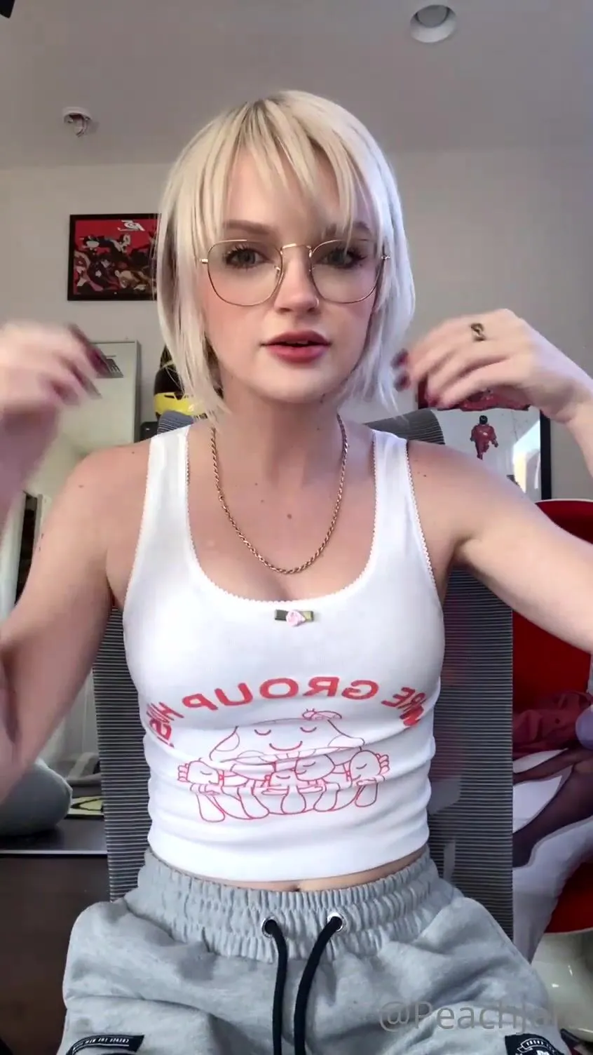 peachjars thinking about dying my hair brunette but with blonde underneath what do y all think