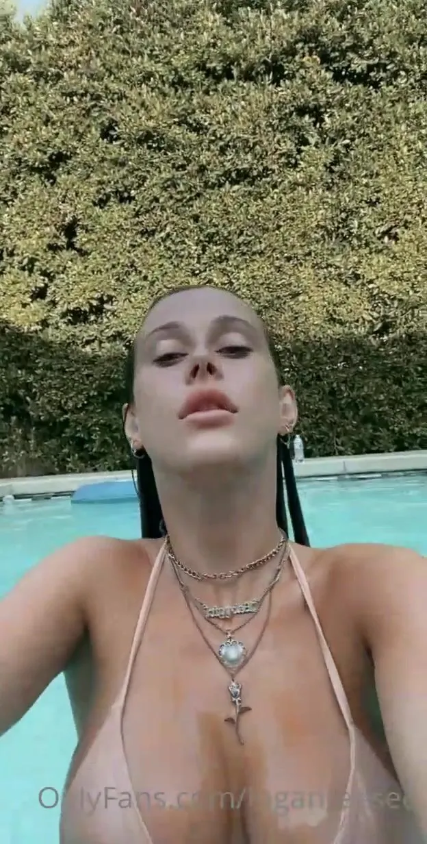 loganreesee pool day