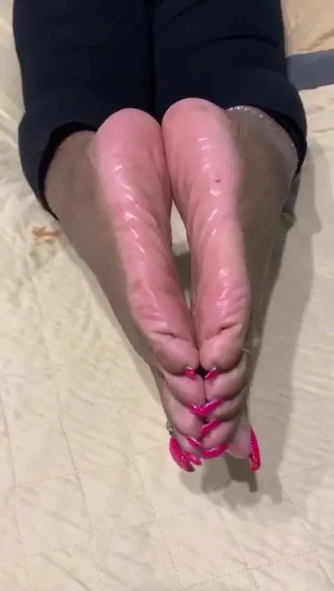 sexycinnamonspice throw that nut on these soles