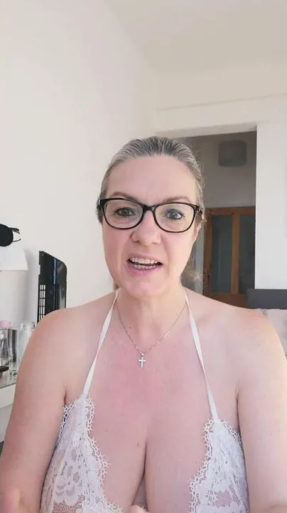 carla36gg sorry its late guys stay safe love you all x