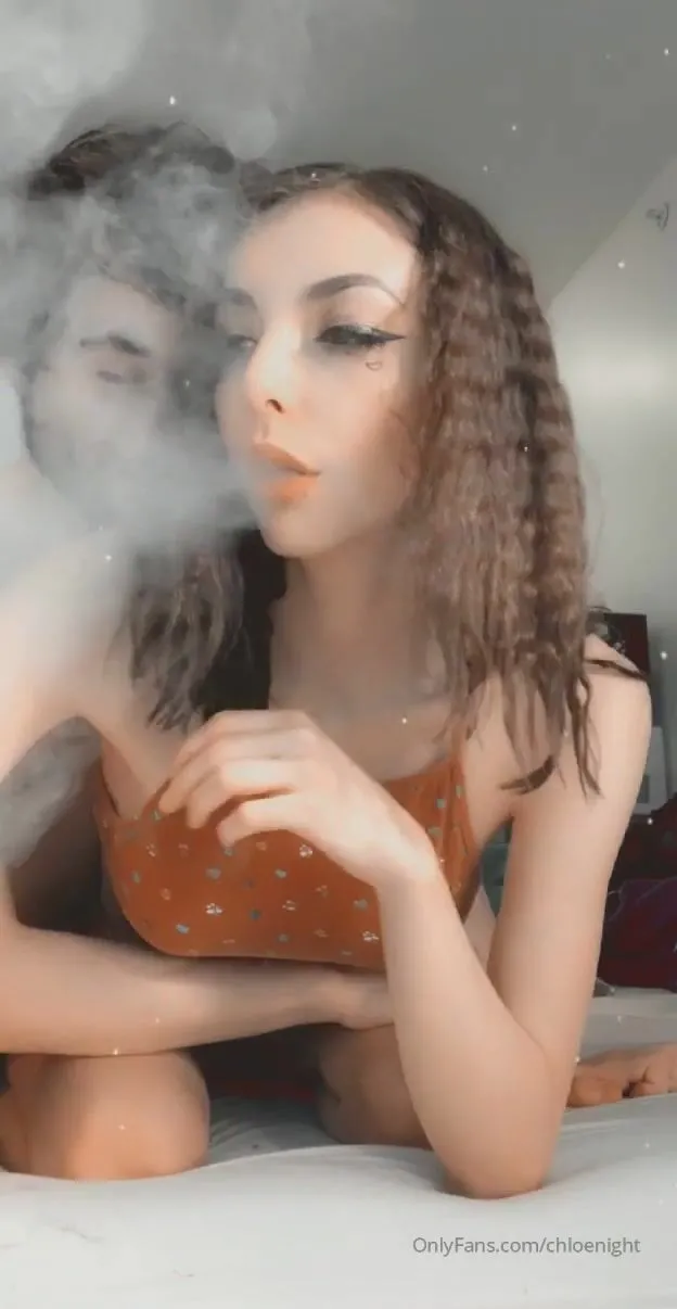 chloenight-2020-03-28-27945585-LOUD MUSIC WARNING Little Snapchat moment from tonight
