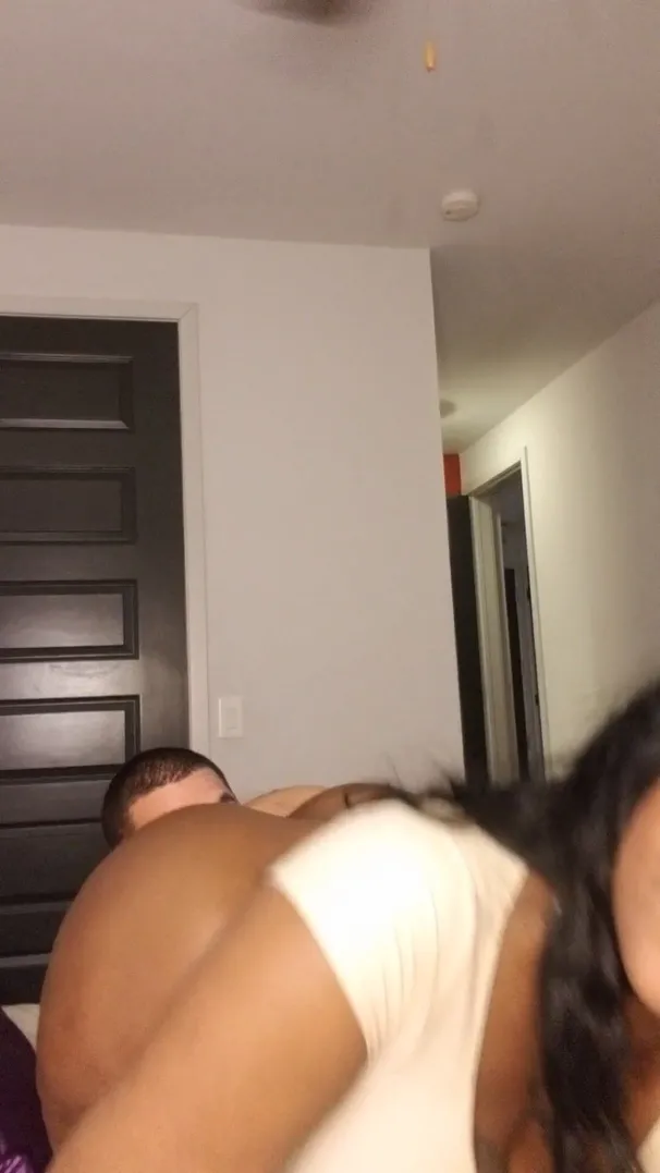 Victoria Cakes ass ate
