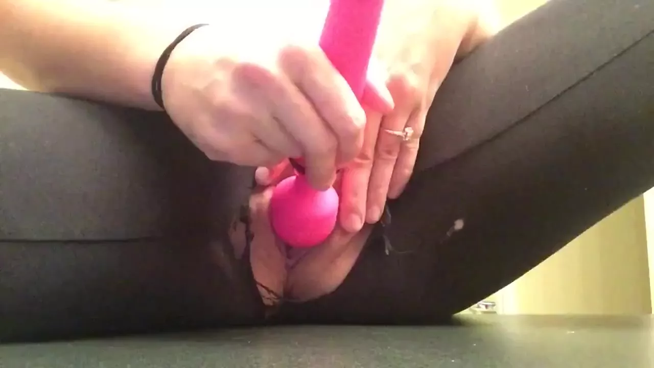 Annah12 cumming through ripped pant ManyVids Free Porn Videos