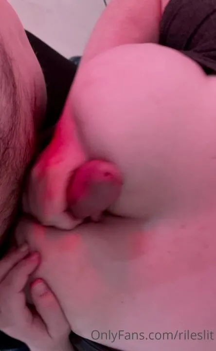 Rileslit - Cleavage cum