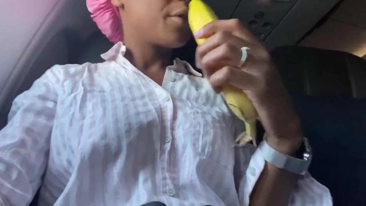 Ebony Public Solo on Plane with Banana