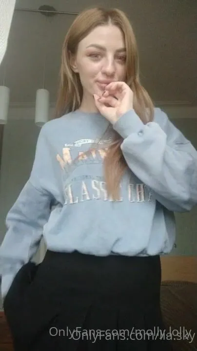 alexxisren have a nice day everyone i am in a great mood today blowing a kiss for those who miss m xxx onlyfans porn video