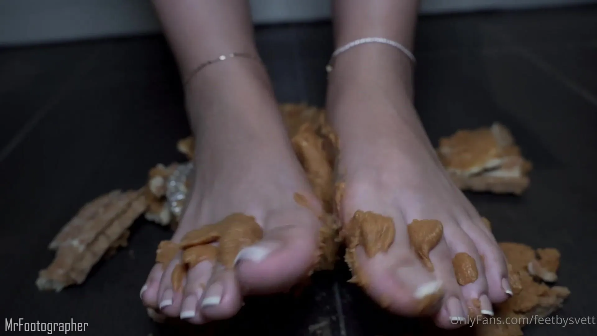 feetbysvett watch as i demolish this pumpkin pie & these festive cupcakes w/ my feet xxx onlyfans porn video