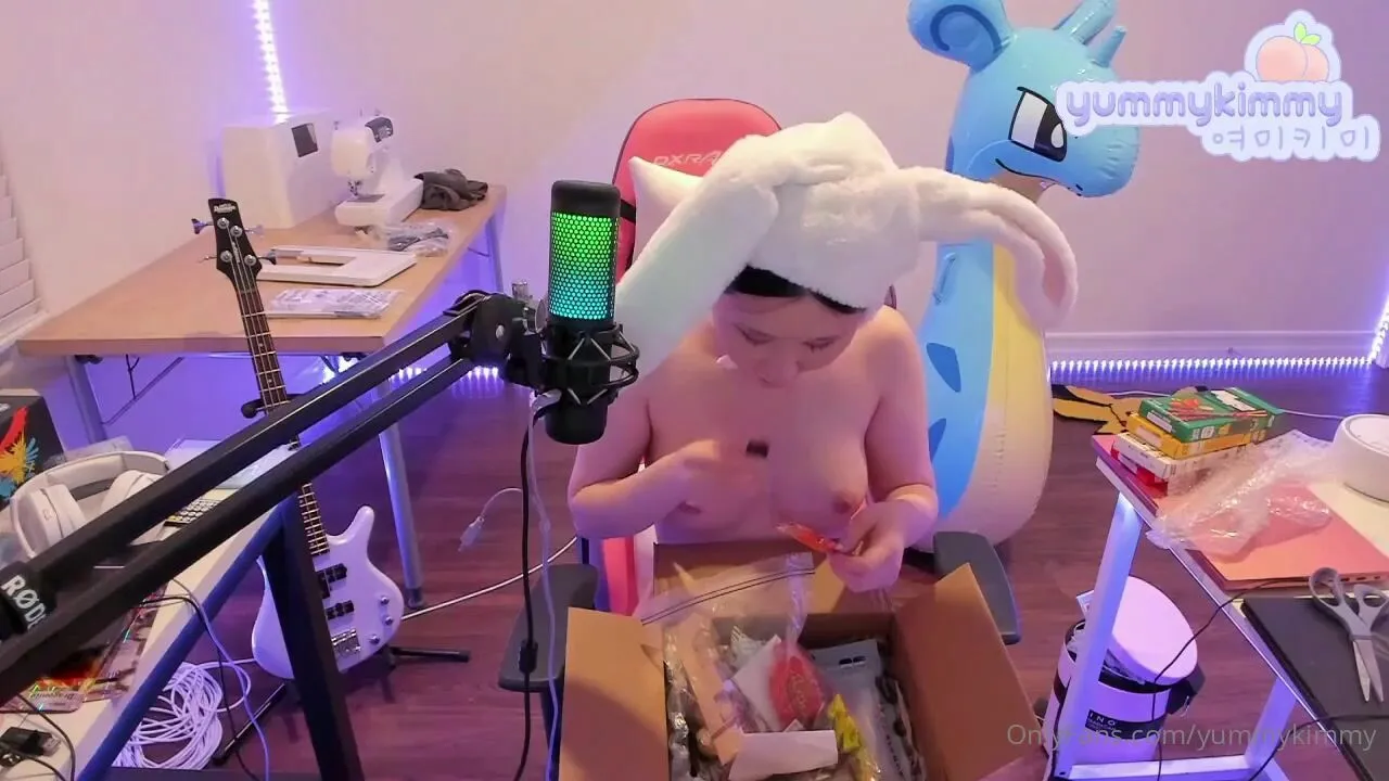 yummykimmy nude unboxing vid of two packages silentnightfilms sent me thank you sosososo much for xxx onlyfans porn video