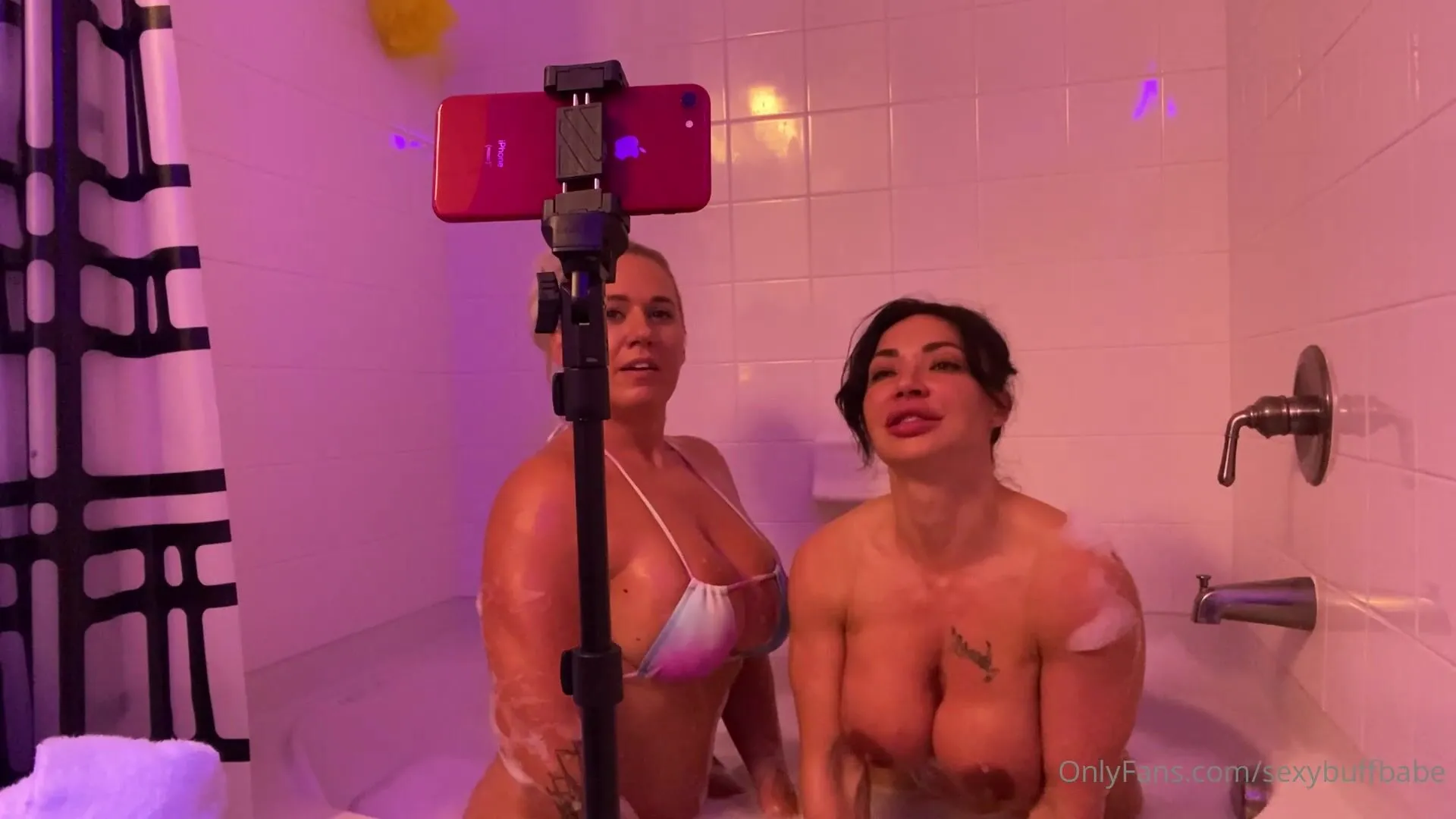 sexybuffbabe w/ goddessnadia from our impromptu drop in live stream bubble bathing these size 9 xxx onlyfans porn video