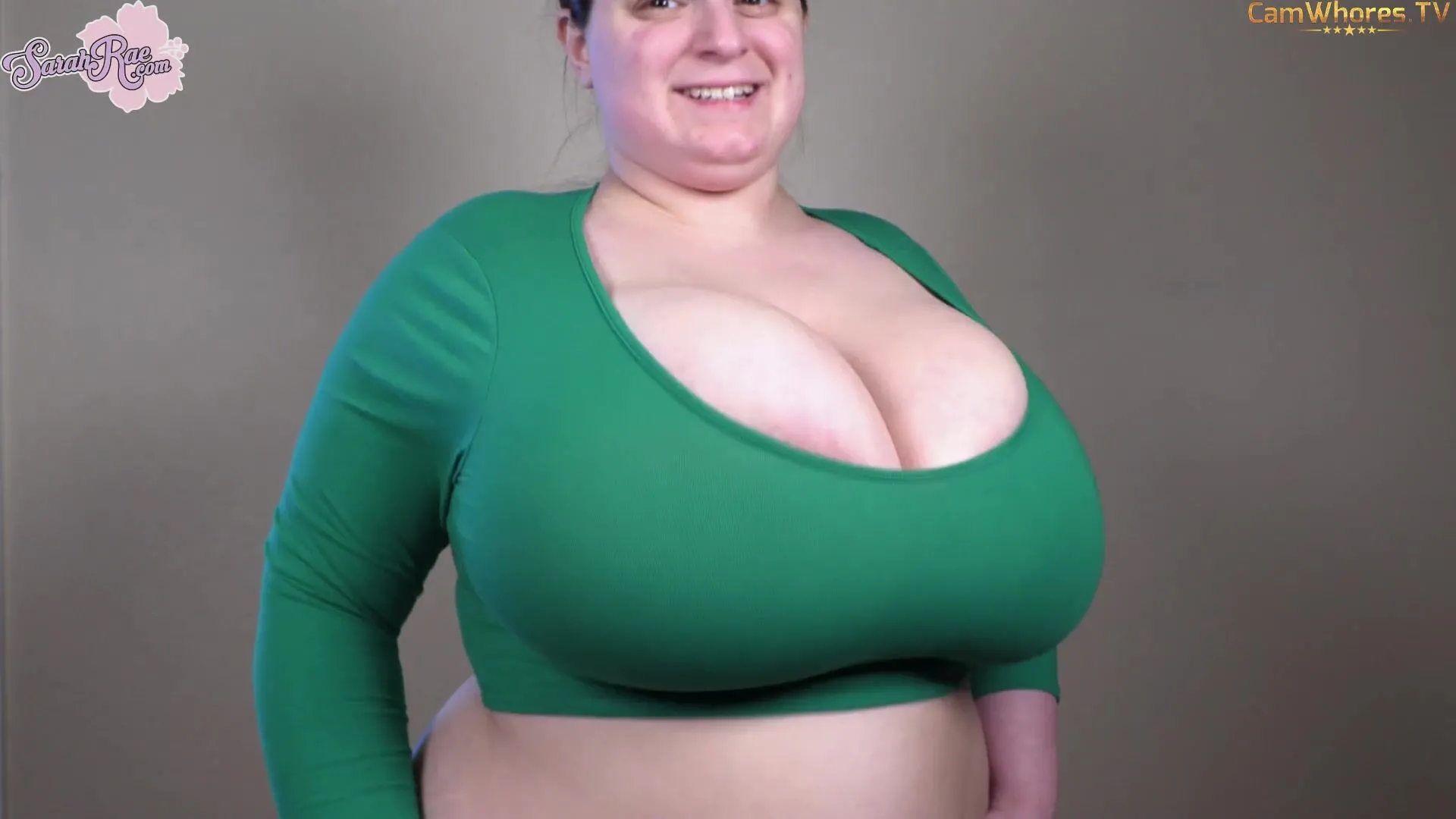Sarah rae - Green Top Flexing and Bouncing