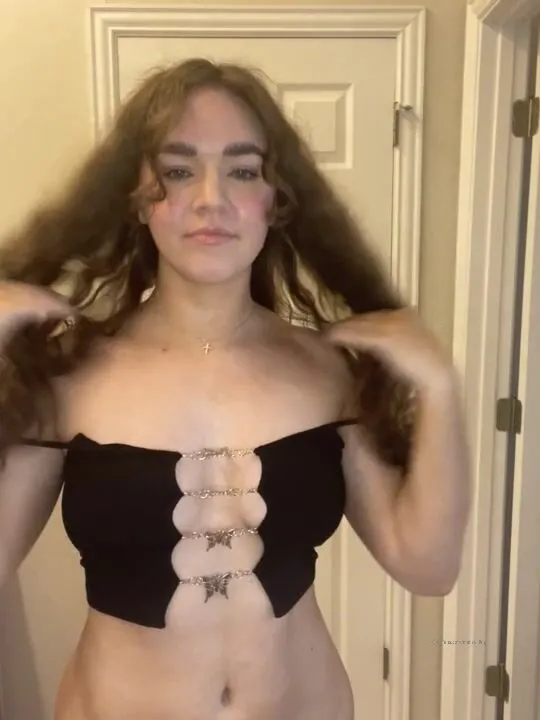 Alexa Pilling boobs