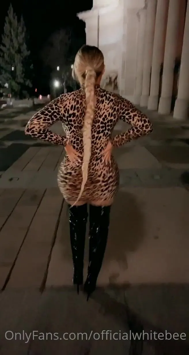officialwhitebee would you stop in the street to talk to me if you see me like that p xxx onlyfans porn videos