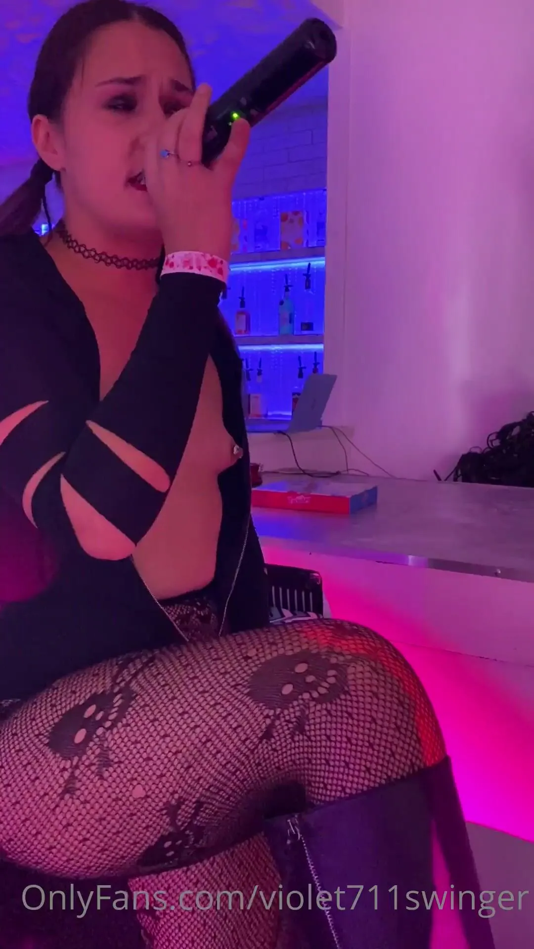 violet711swinger how about some topless singing for you guys anyone like fleetwood mac i m not a gr xxx onlyfans porn videos
