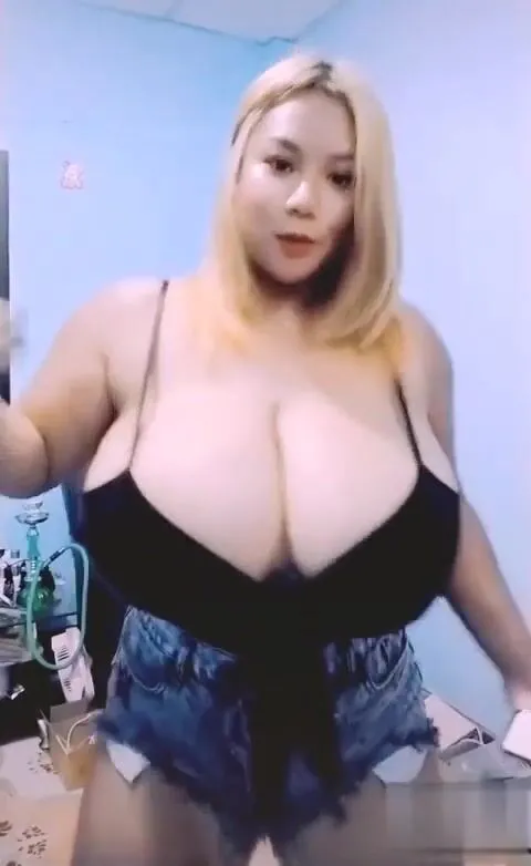 Bbw Huge Macromastia - Bbw unknown Chinese macromastia