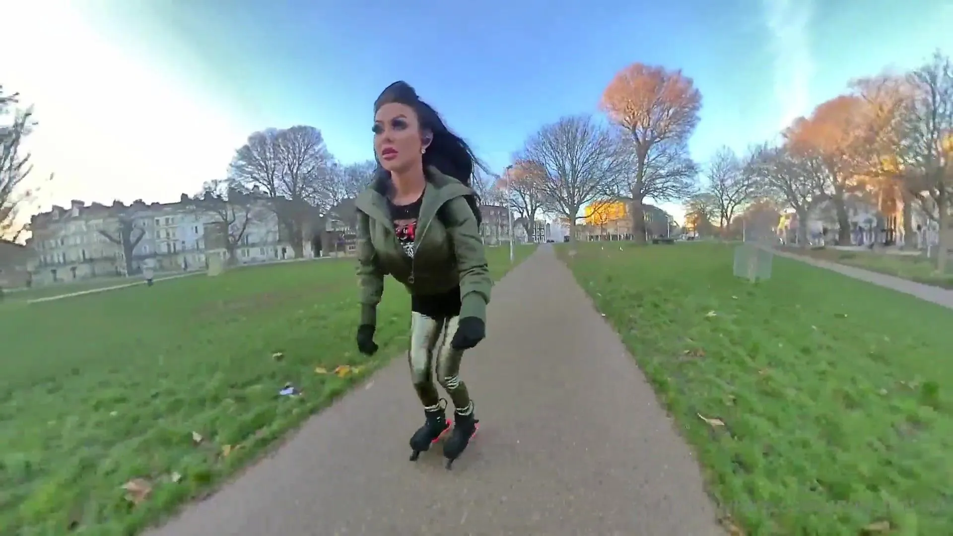 Emily Balfour Christmas Day Skate In The Park In Shiny Gold Leggings The Weather Was So xxx onlyfans porn videos