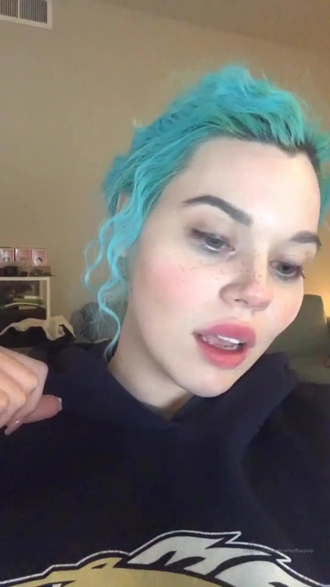 Scarlettfoxplay I Can Barely Keep My Eyes Open But I M Uploading This From My Ig Stories Pls Watch It xxx onlyfans porn videos
